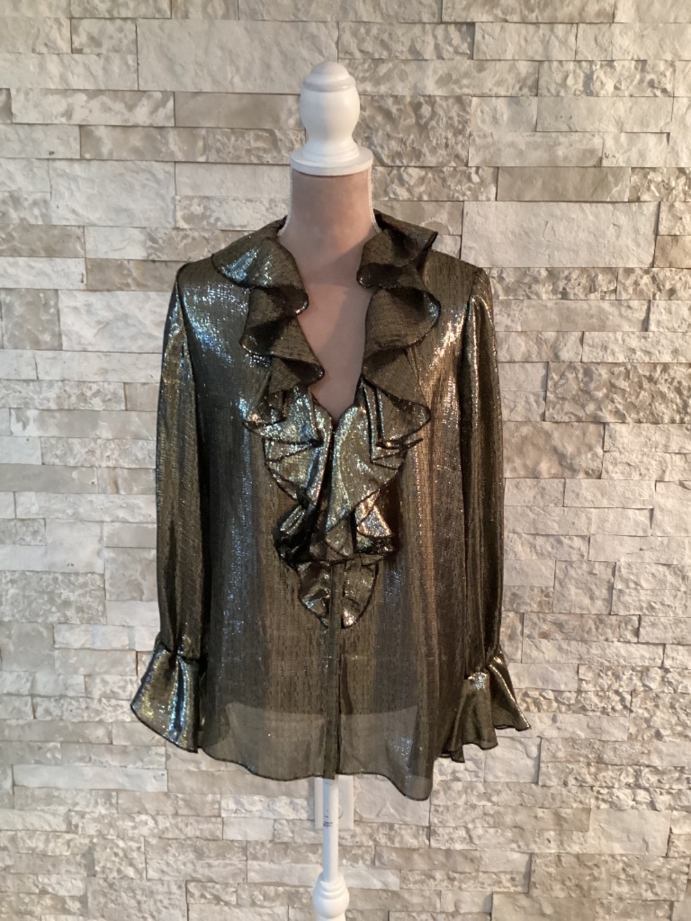 Alice + Olivia Elliot Metallic Gold Ruffle Long Sleeve V-Neck Blouse Size L